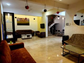 9PM Villa l Snooker Tab l Swimming Pool l BBQ I AC l 3BHK - Lonavala - 6