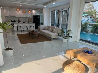 White Moonlight Pool Villa - 1