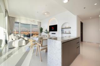 Luxe 4BR with Panoramic Views l Marina & Burj - 4