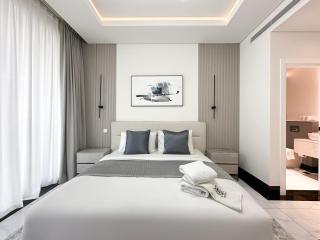 Trophy-Lux 1BR Jacuzzi Suite Busbay W Big Balcony - 7