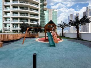 Trophy-Lux 1BR Jacuzzi Suite Busbay W Big Balcony - 1