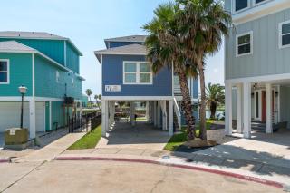 Elegant 4BR Coastal Escape with Stunning Views - 9