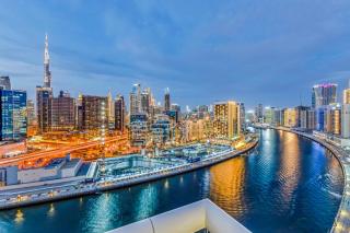 Burj Khalifa & Canal Views at Mayfair Tower in business bay - Luxurious 1BDR Apartment - 2