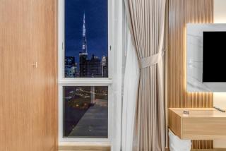 Burj Khalifa & Canal Views at Mayfair Tower in business bay - Luxurious 1BDR Apartment - 9