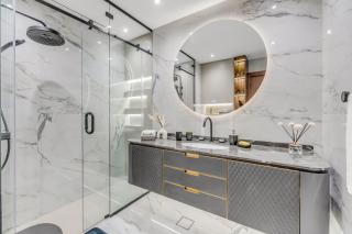 Burj Khalifa & Canal Views at Mayfair Tower in business bay - Luxurious 1BDR Apartment - 4