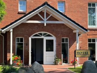 Landhaus Hamester - Hotel & Restaurant - Basthorst - 0