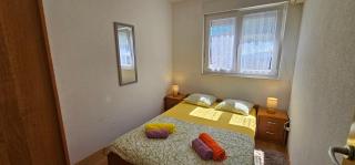 Large seaview apt, 150m to beach, 4km from Trogir - Apt Nora - Trogir - 1