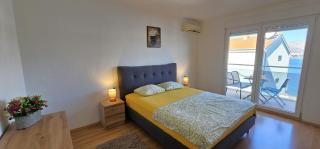 Large seaview apt, 150m to beach, 4km from Trogir - Apt Nora - 5