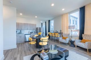 Bright and Bold Escape with NYC Views and Free Parking, Sleeps 9 and 2 Baths - Newark - 4