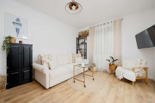 Apartment with Parking and Garden near the PGE Stadium in Warsaw by Noclegi Renters - Varsavia - 0