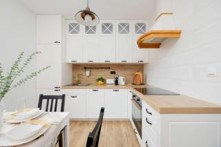 Apartment with Parking and Garden near the PGE Stadium in Warsaw by Noclegi Renters - 8