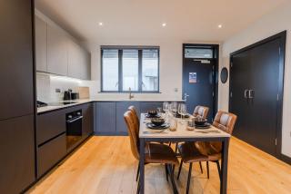 Marron Suite 2BR & City Walks - Manchester - 1