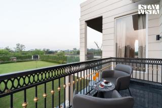 StayVista at Olive Farms with Lawn, Pool, Bonfire & Hill Views - 2