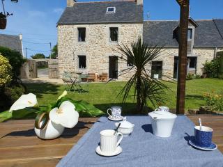 Jolie maison en pierre avec grand jardin pour 6 - Guissény - 0