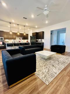 Spacious 6 Bedroom Home- Near Historic McKinney - - 8
