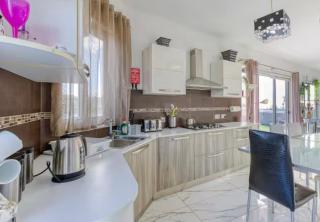 Spacious Penthouse with Hot Tub & Amazing Views! - 4