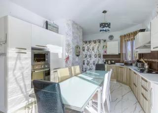 Spacious Penthouse with Hot Tub & Amazing Views! - 2