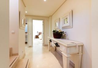 Stylish 4 bedroom Penthouse Just Steps from Bahia Marbella Beach - Marbella - 8