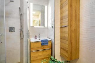 Sunny luxury apartments Grebovka - Prague - 8