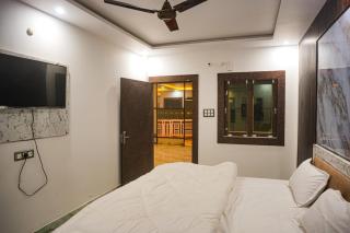 Sapphire By the Ganges - 4