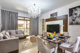 Stylish 2-Bedroom in the Heart of OldTown Dubai - 9