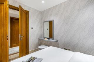 Stylish 2-Bedroom in the Heart of OldTown Dubai - 8