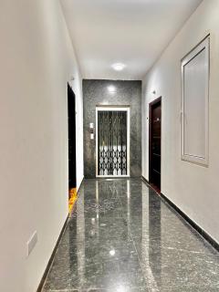 Fully Furnished Mee Homes 2BHK Family Stay with Kitchen & Balcony - 9