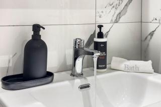 Cozy Apartment with Office - 19min to Athens Center - 4