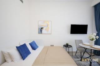 Elegant Living at Azizi Riviera Studio - 8