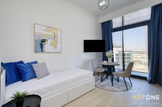 Elegant Living at Azizi Riviera Studio - 4