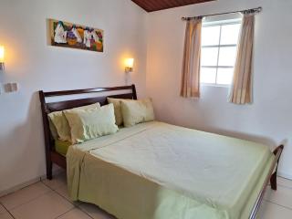 2-bedroom waterfront serenity in Jolly Harbour - Jolly Harbour - 8