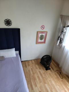 small cheap room - 1