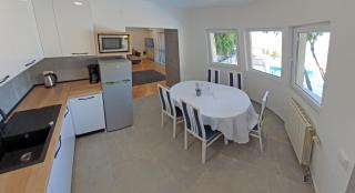 Geräumiges Ferienhaus In Omiš Mit Privatem Pool - Omiš - 1
