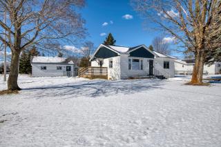 Mid-Modern Charmer with Yard -  - 4