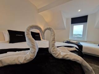 5 Bedroom semi detached home with off road parking - Merthyr Tydfil - 8