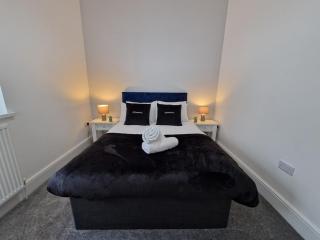 5 Bedroom semi detached home with off road parking - Merthyr Tydfil - 3