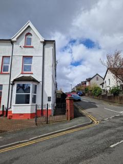 5 Bedroom semi detached home with off road parking - Merthyr Tydfil - 1