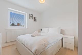 Spacious and Modern 2BR Stay Free Parking and WiFi - 9