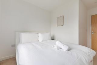 Spacious and Modern 2BR Stay Free Parking and WiFi - 4