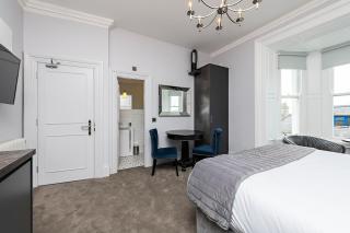 Studio with Scenic Marina Views - Dublin - 5