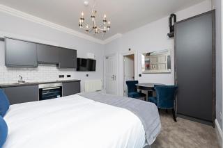 Studio with Scenic Marina Views - Dublin - 8