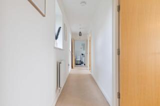 Spacious and Modern 2BR Stay Free Parking and WiFi - 3