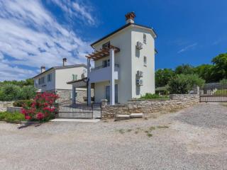 Villa Camellia mit privatem Pool im schönen und ruhigen Trget - Trgetari - 1