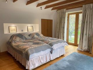 Spacious, cosy 6 bedroom house which sleeps 11 - 4