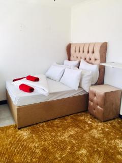 West Beach Queens and Kings Guest House - 5
