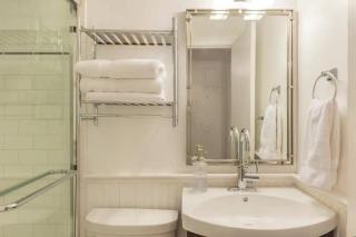 Lovely Studio Next to Prudential & Newbury St - Boston - 1