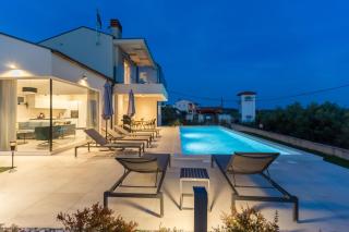 Moderne Villa Bella N für 6 Personen, Pool und Panoramameerblick - Višnjan - 0