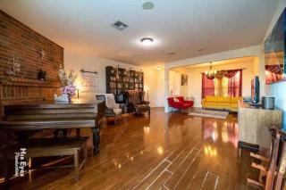 Hill Country Beauty in Red - Cedar Park - 3