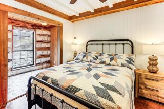 Fire Pit, Views Peaceful Texas Hill Country Cabin - 1