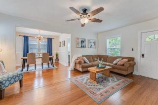 Charming Kenwood Sanctuary - St Petersburg - 0